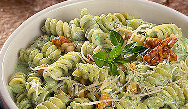 Receita Salada de Macarrão ao Pesto Cremoso