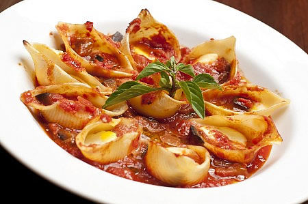 Receita Conchiglione de Ricota, Catupiry e Tomate Seco ao Molho Sugo