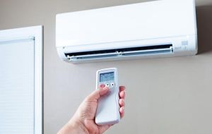 Temperatura ideal do ar condicionado: Como economizar na conta de luz sem perder o conforto