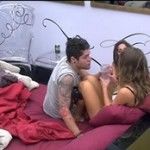 Após brigar com Marien, Natália começa a chorar descontroladamente